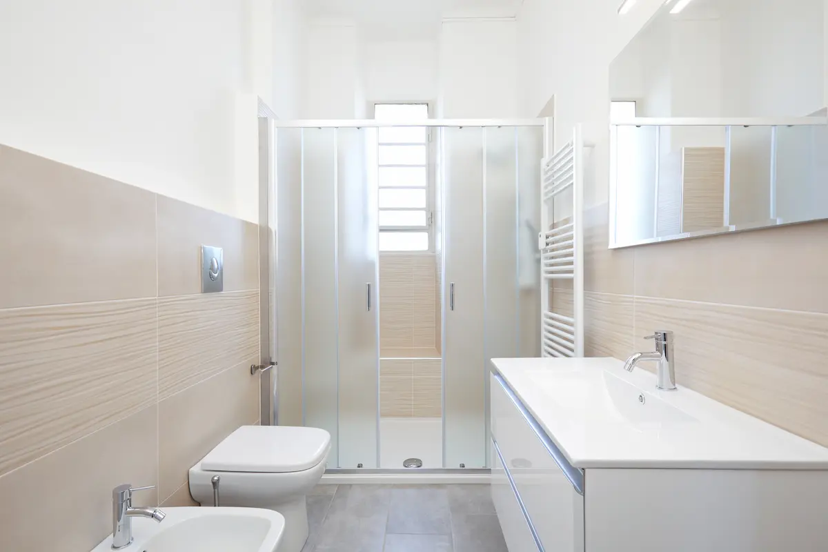 como renovar un baño viejo