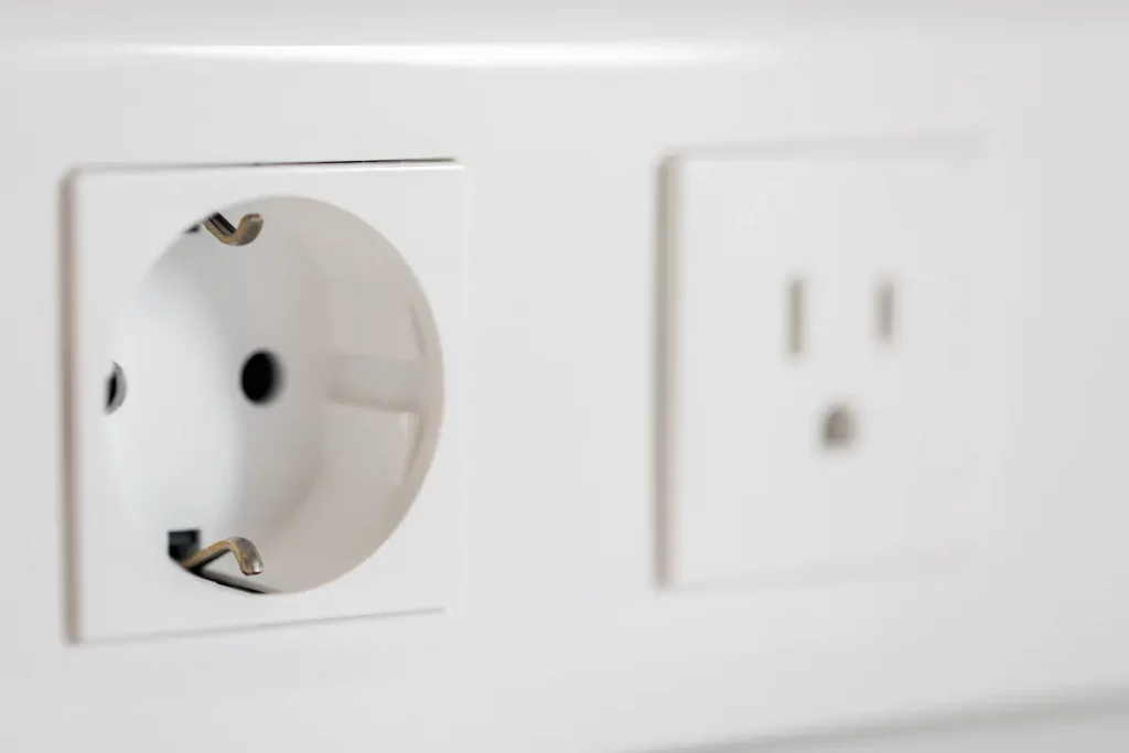 como se cambia un enchufe